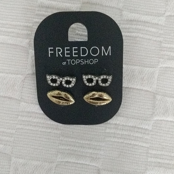 Earings - Picture 1 of 2